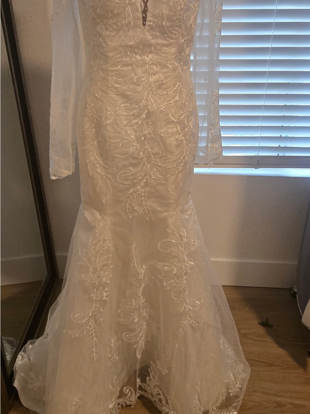 Ivory Lace Mermaid Wedding Dress with Sheer Train never worn selected another - Picture 7 of 9